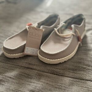 Women’s Hey Dude size 6